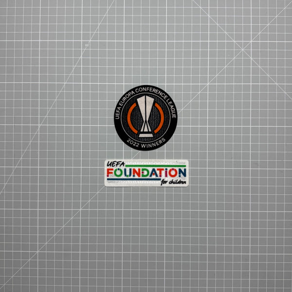 Écusson de vainqueur de la Ligue Conference 2022 et badge UEFA Foundation, thermocollants