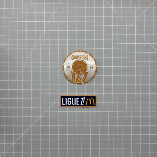 Écusson doré de champion de France 2025 du PSG et écusson Ligue 1 McDonald's, thermocollants